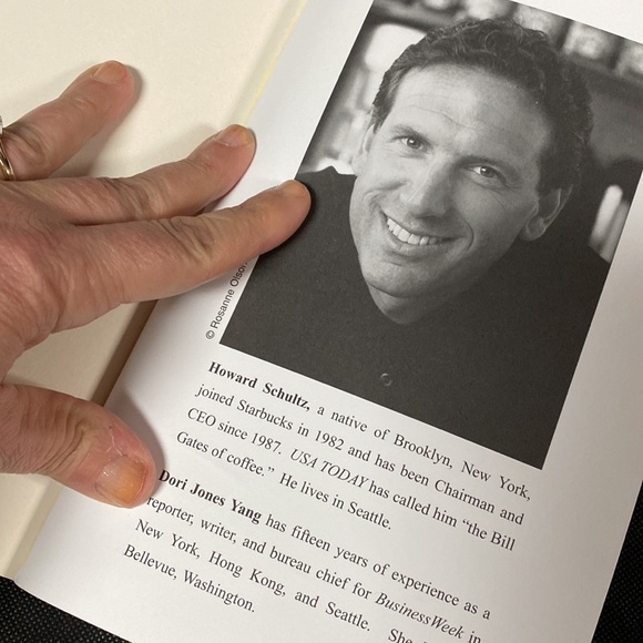 Howard Schultz “Pour Your Heart Into It” - Picture 4 of 5